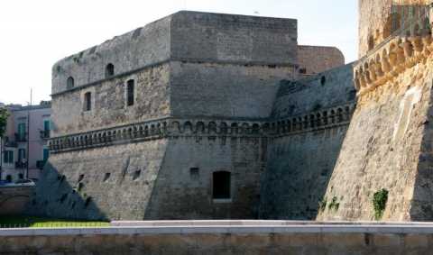 Bari, il Castello rivelato: viaggio in quella parte di fortezza finalmente visibile